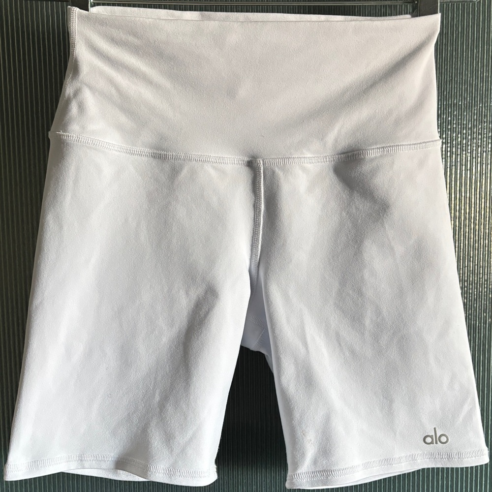 Alo Yoga Airbrush High Waist Biker Shorts 7” White Size Small NWOT